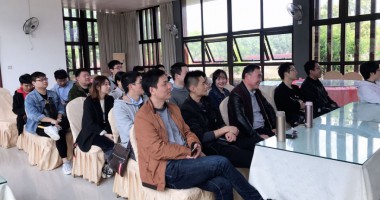 凝聚產(chǎn)生力量，團結(jié)誕生希望